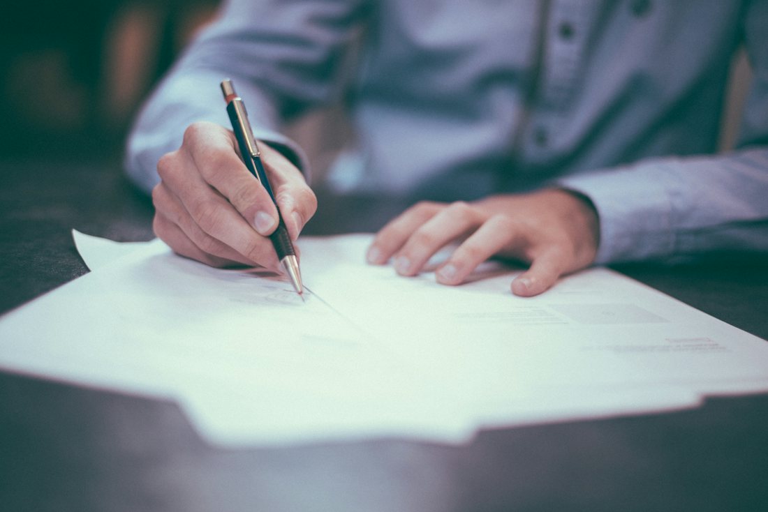 Signature d'un document par un professionnel